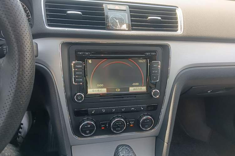 Used Volkswagen Passat 2015 1.8TSI DSG Prestige Edition Audio And AC Panel