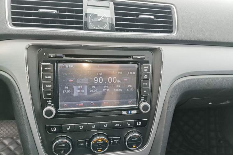 Used Volkswagen Passat 2015 1.8TSI DSG Prestige Edition Audio And AC Panel