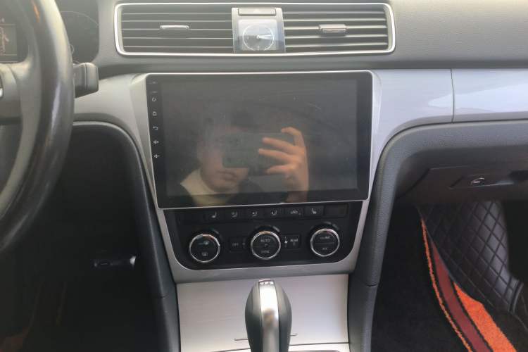 Used Volkswagen Passat 2015 1.8TSI DSG Prestige Edition Audio And AC Panel