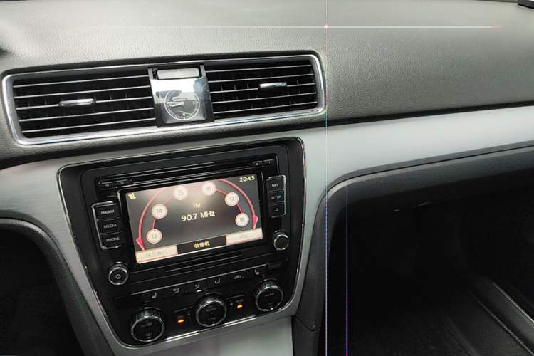 Used Volkswagen Passat 2015 1.8TSI DSG Prestige Edition Audio And AC Panel