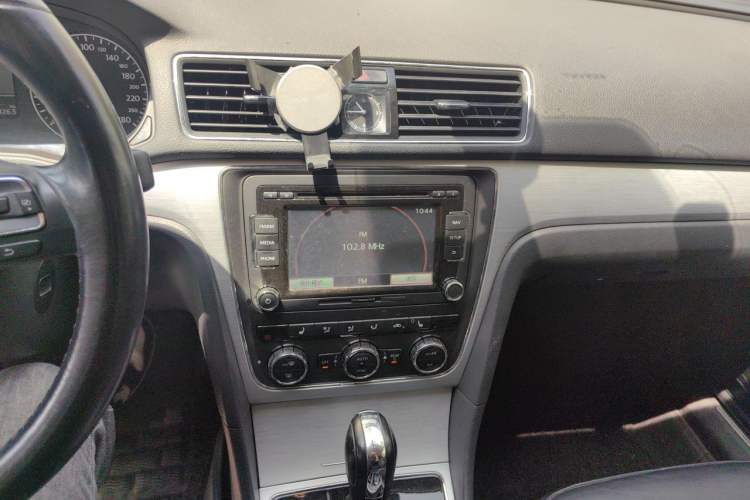 Used Volkswagen Passat 2015 1.8TSI DSG Prestige Edition Audio And AC Panel