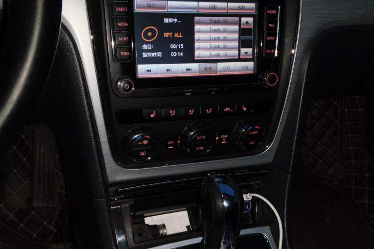 Used Volkswagen Passat 2015 1.8TSI DSG Prestige Edition Audio And AC Panel