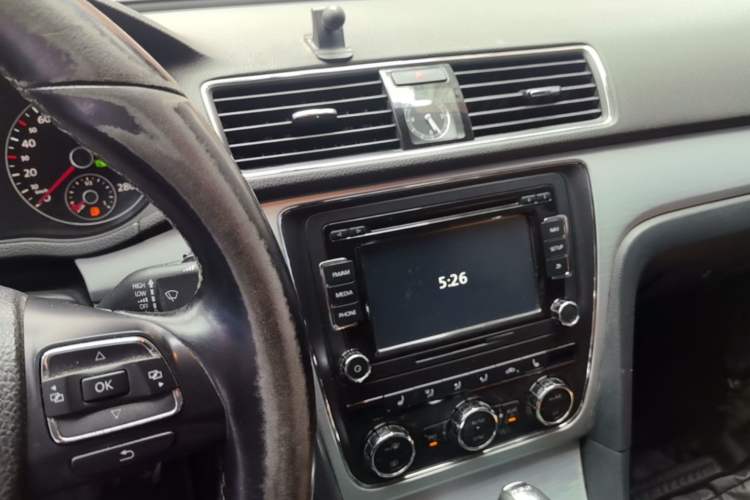 Used Volkswagen Passat 2015 1.8TSI DSG Prestige Edition Audio And AC Panel