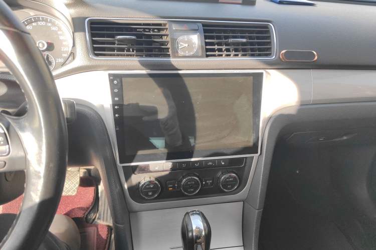 Used Volkswagen Passat 2015 1.8TSI DSG Prestige Edition Audio And AC Panel
