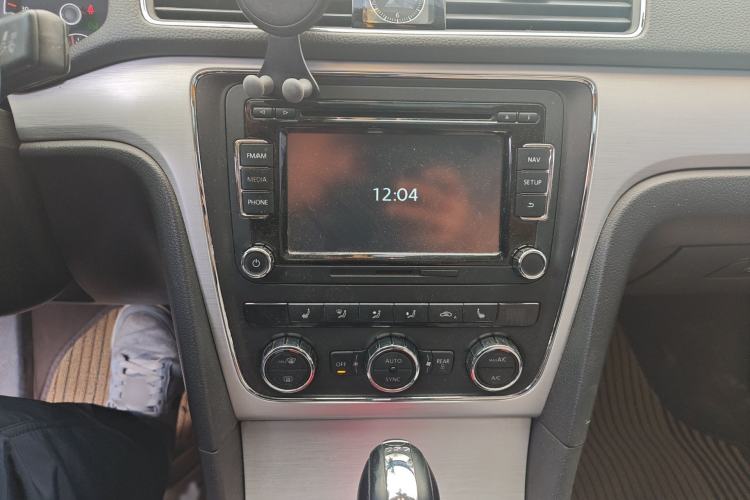 Used Volkswagen Passat 2015 1.8TSI DSG Prestige Edition Audio And AC Panel