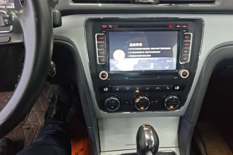 Used Volkswagen Passat 2015 1.8TSI DSG Prestige Edition Audio And AC Panel