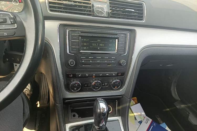 Used Volkswagen Passat 2015 1.8TSI DSG Prestige Edition Audio And AC Panel