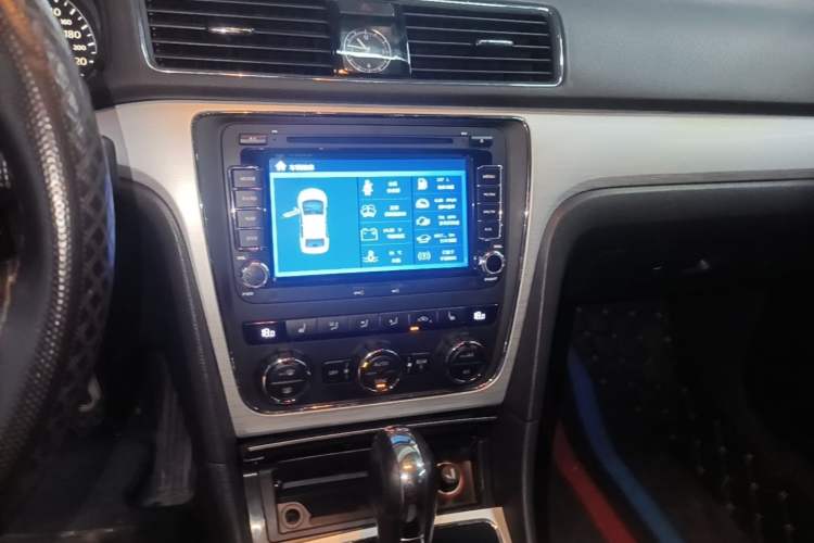 Used Volkswagen Passat 2015 1.8TSI DSG Prestige Edition Audio And AC Panel