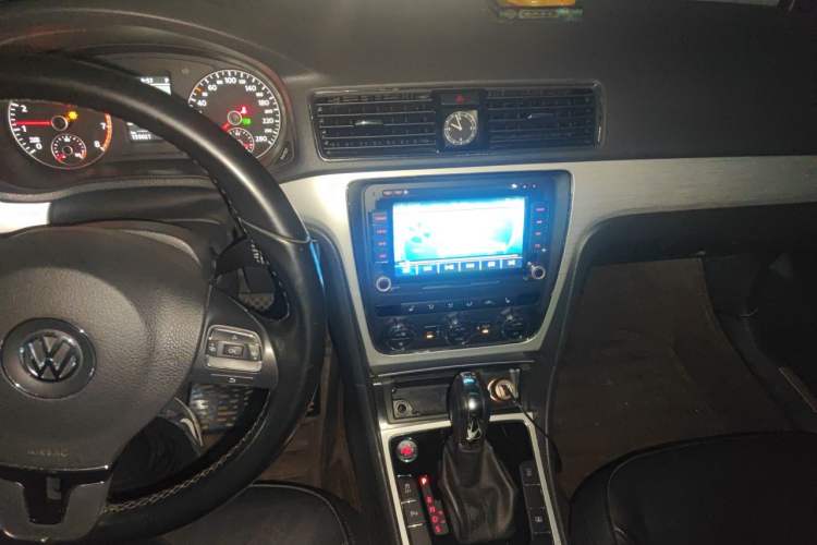 Used Volkswagen Passat 2015 1.8TSI DSG Prestige Edition Audio And AC Panel