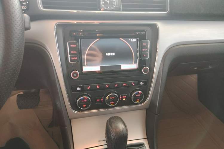 Used Volkswagen Passat 2015 1.8TSI DSG Prestige Edition Audio And AC Panel
