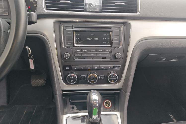Used Volkswagen Passat 2015 1.8TSI DSG Prestige Edition Audio And AC Panel