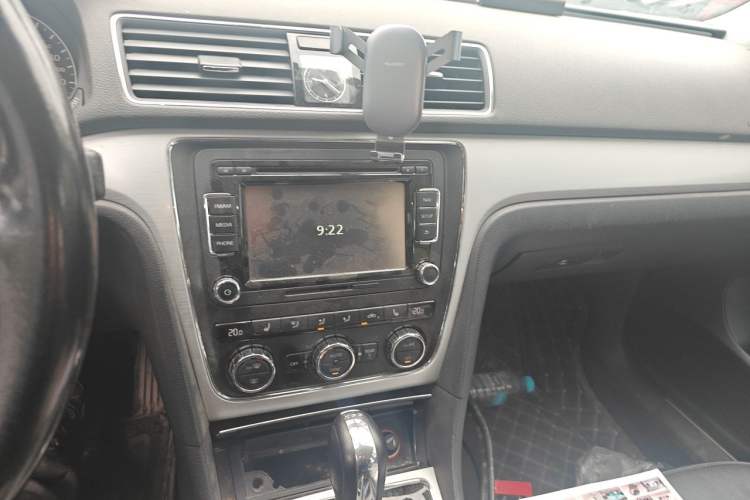 Used Volkswagen Passat 2015 1.8TSI DSG Prestige Edition Audio And AC Panel