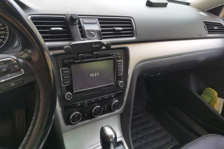 Used Volkswagen Passat 2015 1.8TSI DSG Prestige Edition Audio And AC Panel