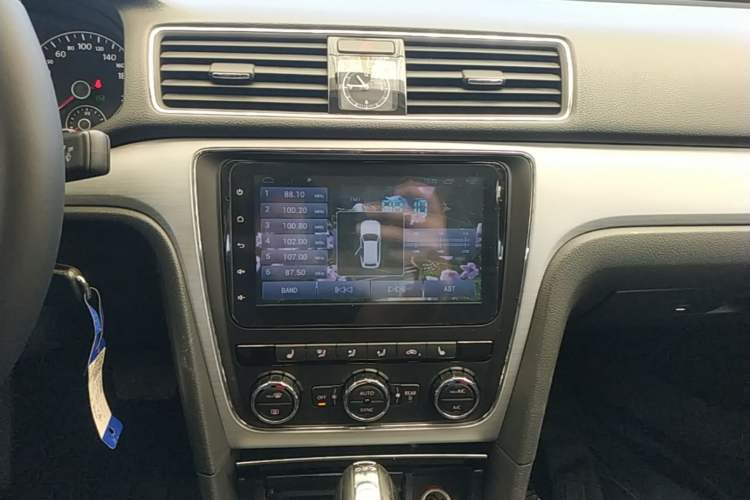 Used Volkswagen Passat 2015 1.8TSI DSG Prestige Edition Audio And AC Panel