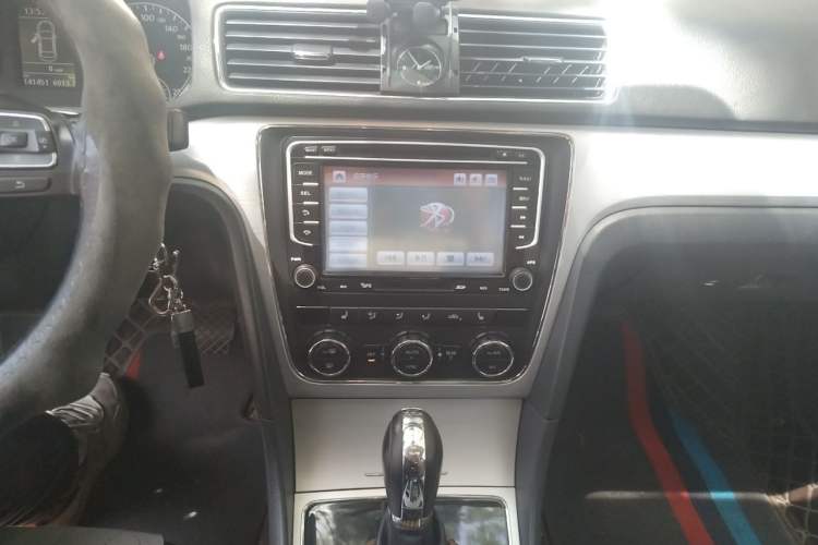 Used Volkswagen Passat 2015 1.8TSI DSG Prestige Edition Audio And AC Panel