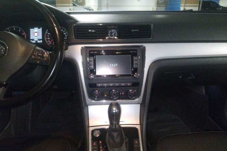 Used Volkswagen Passat 2015 1.8TSI DSG Prestige Edition Audio And AC Panel