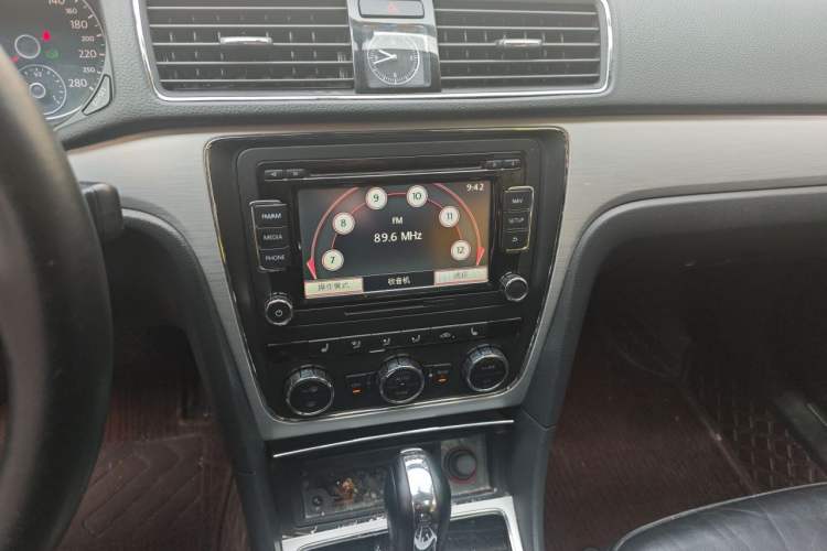 Used Volkswagen Passat 2015 1.8TSI DSG Prestige Edition Audio And AC Panel