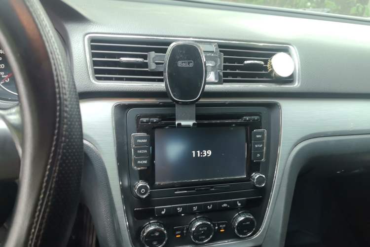 Used Volkswagen Passat 2015 1.8TSI DSG Prestige Edition Audio And AC Panel