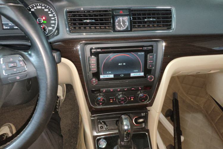 Used Volkswagen Passat 2015 1.8TSI DSG Prestige Edition Audio And AC Panel