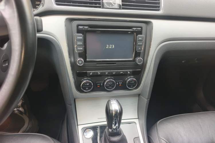 Used Volkswagen Passat 2015 1.8TSI DSG Prestige Edition Audio And AC Panel