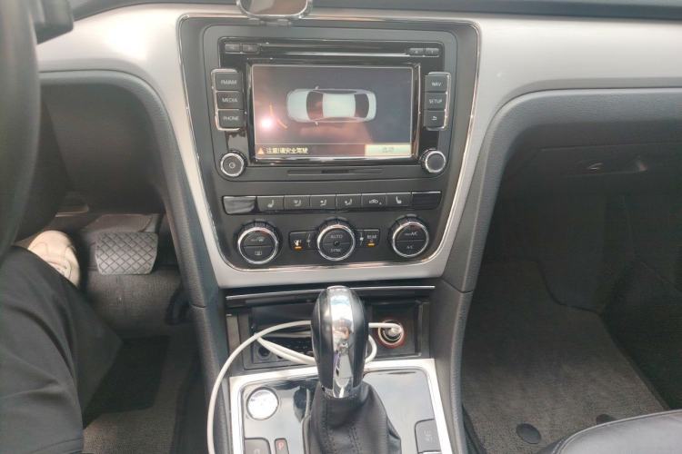 Used Volkswagen Passat 2015 1.8TSI DSG Prestige Edition Audio And AC Panel