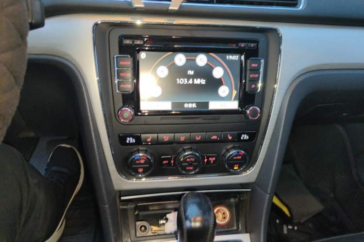 Used Volkswagen Passat 2015 2.0 TSI DSG Prestige Edition Audio And AC Panel