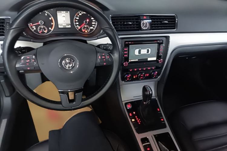 Used Volkswagen Passat 2015 1.8TSI DSG Prestige Edition Center Console