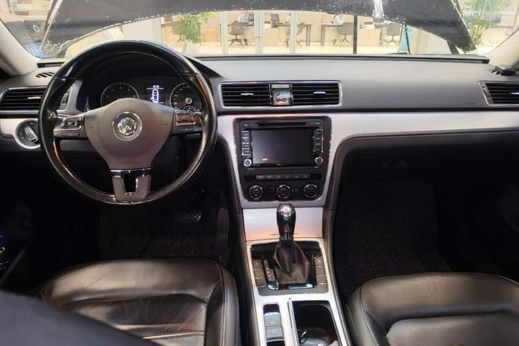 Used Volkswagen Passat 2015 1.8TSI DSG Prestige Edition Center Console