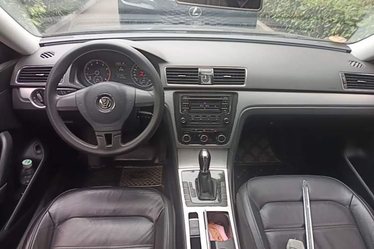 Used Volkswagen Passat 2015 1.8TSI Automatic Prestige Edition Center Console