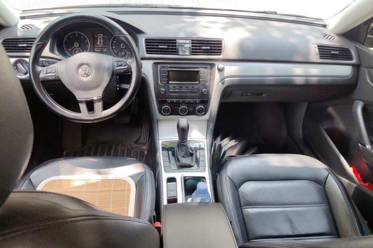 Used Volkswagen Passat 2015 1.8TSI DSG Prestige Edition Center Console