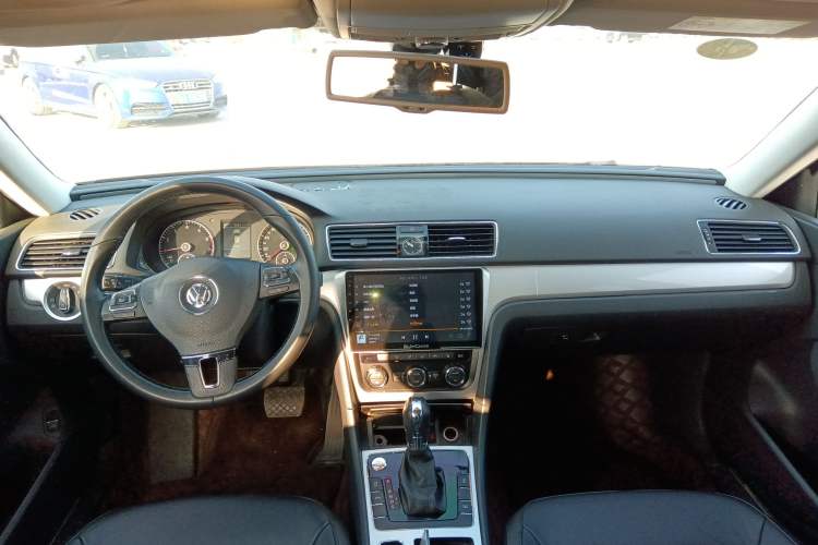Used Volkswagen Passat 2015 1.8TSI DSG Prestige Edition Center Console