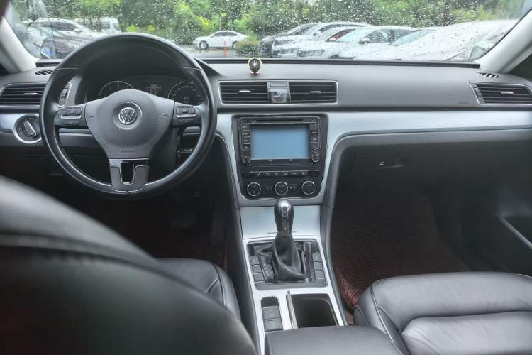 Used Volkswagen Passat 2015 1.8TSI DSG Prestige Edition Center Console