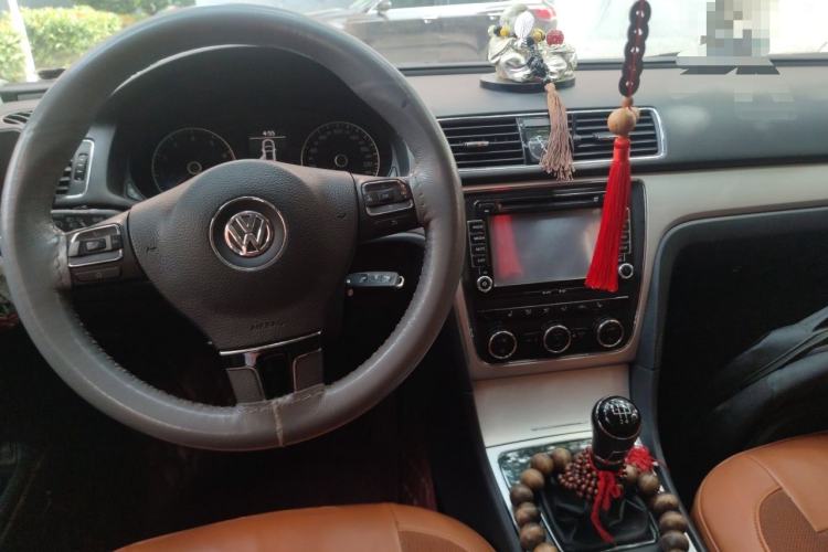 Used Volkswagen Passat 2015 1.4TSI Manual Luxury Edition Center Console
