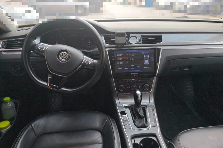 Used Volkswagen Passat 2015 1.8TSI Automatic Prestige Edition Center Console