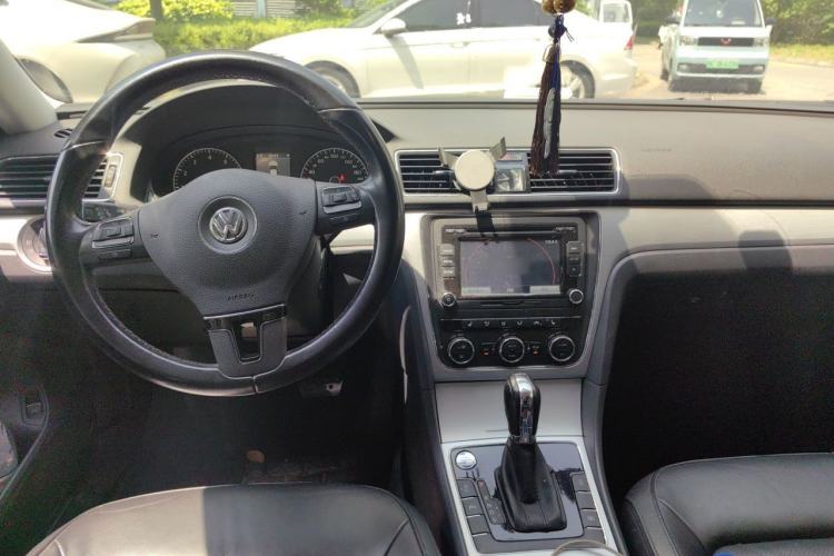 Used Volkswagen Passat 2015 1.8TSI DSG Prestige Edition Center Console