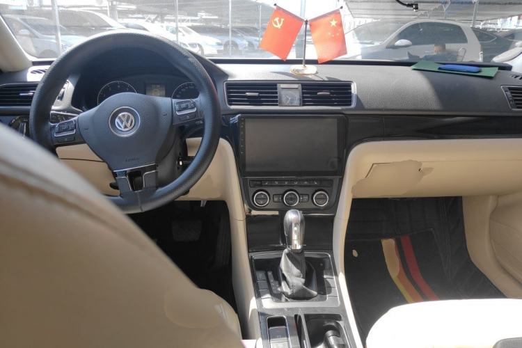 Used Volkswagen Passat 2015 1.8TSI DSG Prestige Edition Center Console