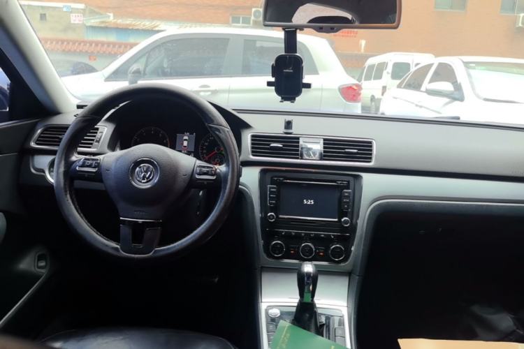 Used Volkswagen Passat 2015 1.8TSI DSG Prestige Edition Center Console