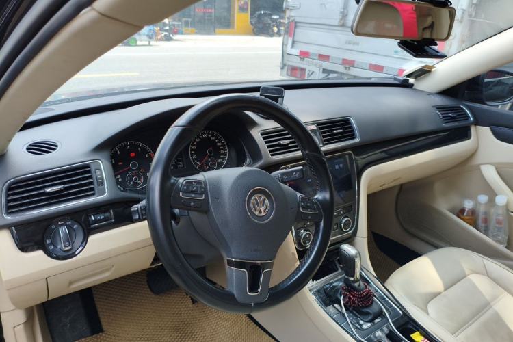 Used Volkswagen Passat 2015 1.8TSI DSG Prestige Edition Center Console