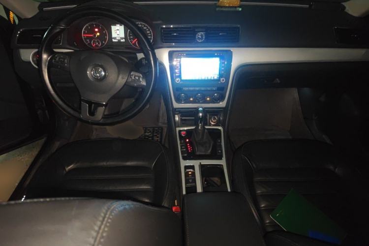 Used Volkswagen Passat 2015 1.8TSI DSG Prestige Edition Center Console