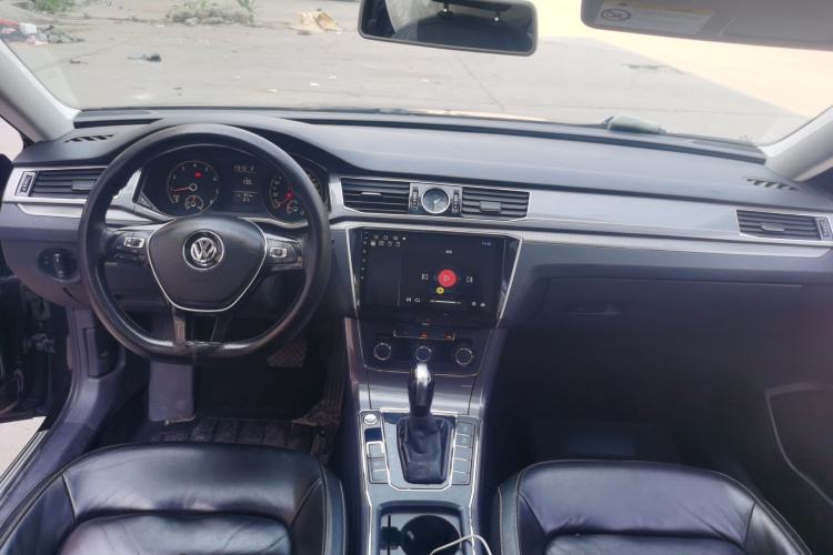 Used Volkswagen Passat  Center Console