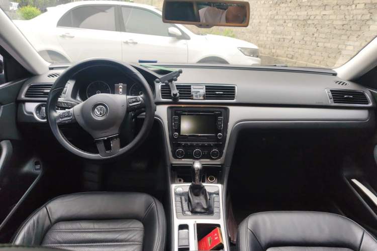 Used Volkswagen Passat 2015 1.8TSI DSG Prestige Edition Center Console