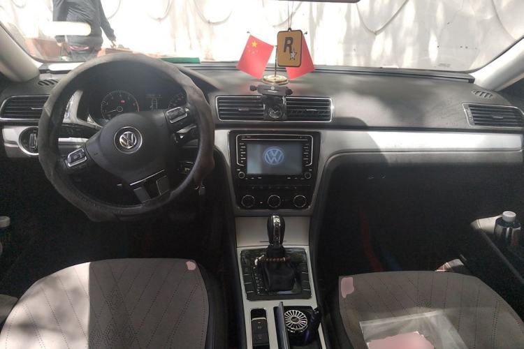 Used Volkswagen Passat 2015 1.8TSI DSG Prestige Edition Center Console