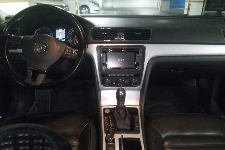 Used Volkswagen Passat 2015 1.8TSI DSG Prestige Edition Center Console