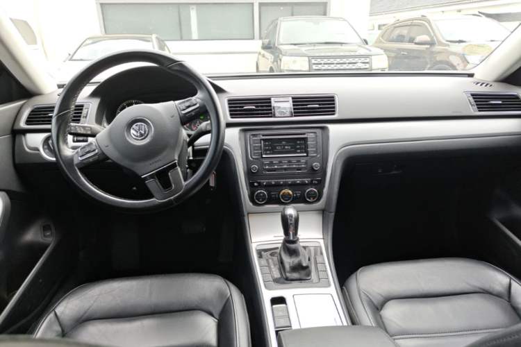 Used Volkswagen Passat 2015 1.8TSI DSG Prestige Edition Center Console