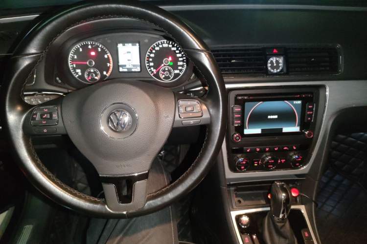Used Volkswagen Passat 2015 1.8TSI DSG Prestige Edition Center Console