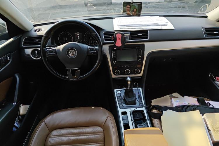 Used Volkswagen Passat 2015 1.8TSI DSG Prestige Edition Center Console