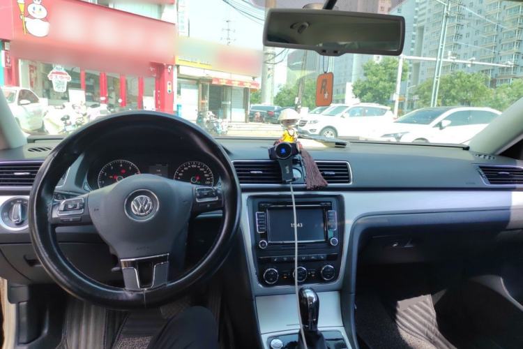 Used Volkswagen Passat 2015 1.8TSI DSG Prestige Edition Center Console