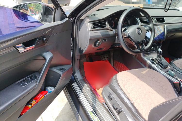 Used Volkswagen Passat 2015 1.8TSI Automatic Prestige Edition Driver Seat