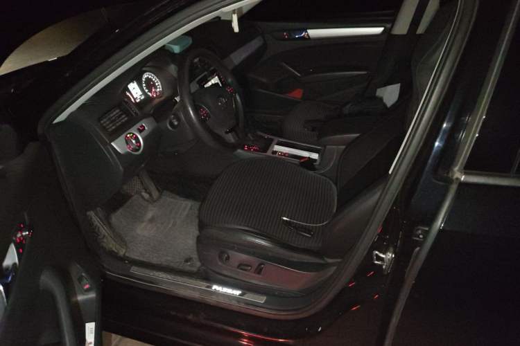 Used Volkswagen Passat 2015 1.8TSI DSG Prestige Edition Driver Seat