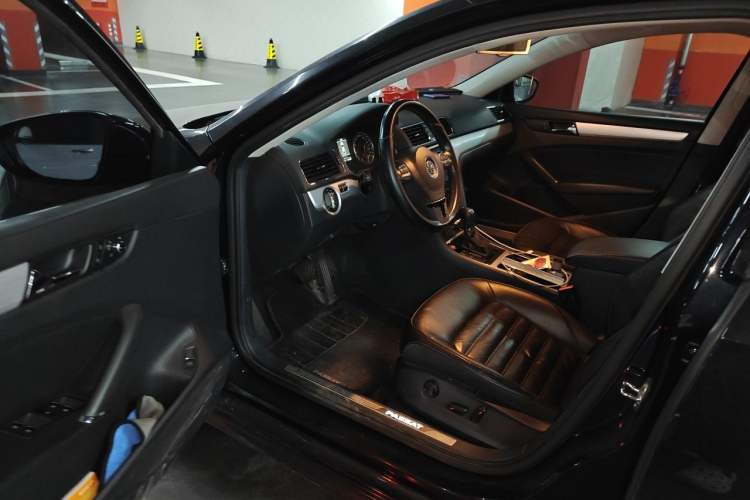 Used Volkswagen Passat 2015 1.8TSI DSG Prestige Edition Driver Seat